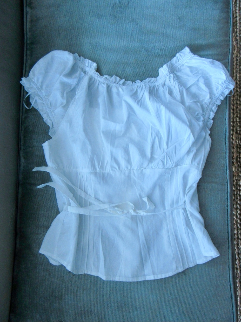 NWOT Mod Ref White Ruffle-Trim Button Front Blouse - Picture 2 of 2
